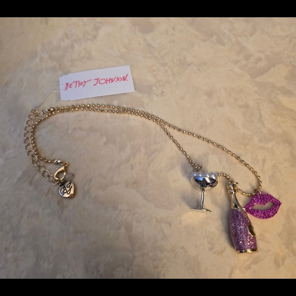 Betsey Johnson Going Out Kiss Pink Necklace! NWT TikTok Viral!